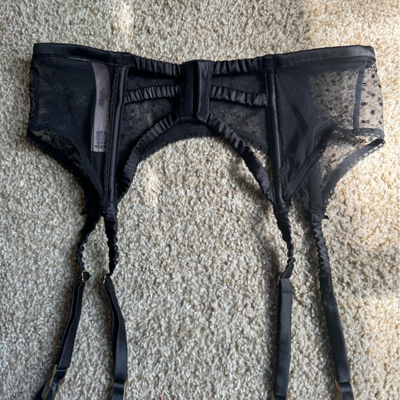Set of 3 Victoria’s Secret garter belts size xs/s - Picture 3 of 10